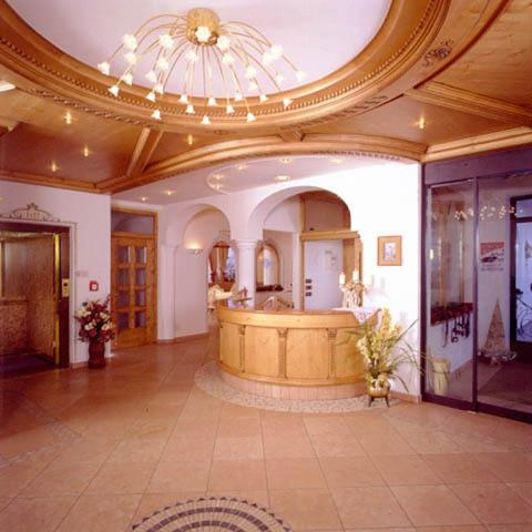 Hotel Scoiattolo Selva di Val Gardena Esterno foto