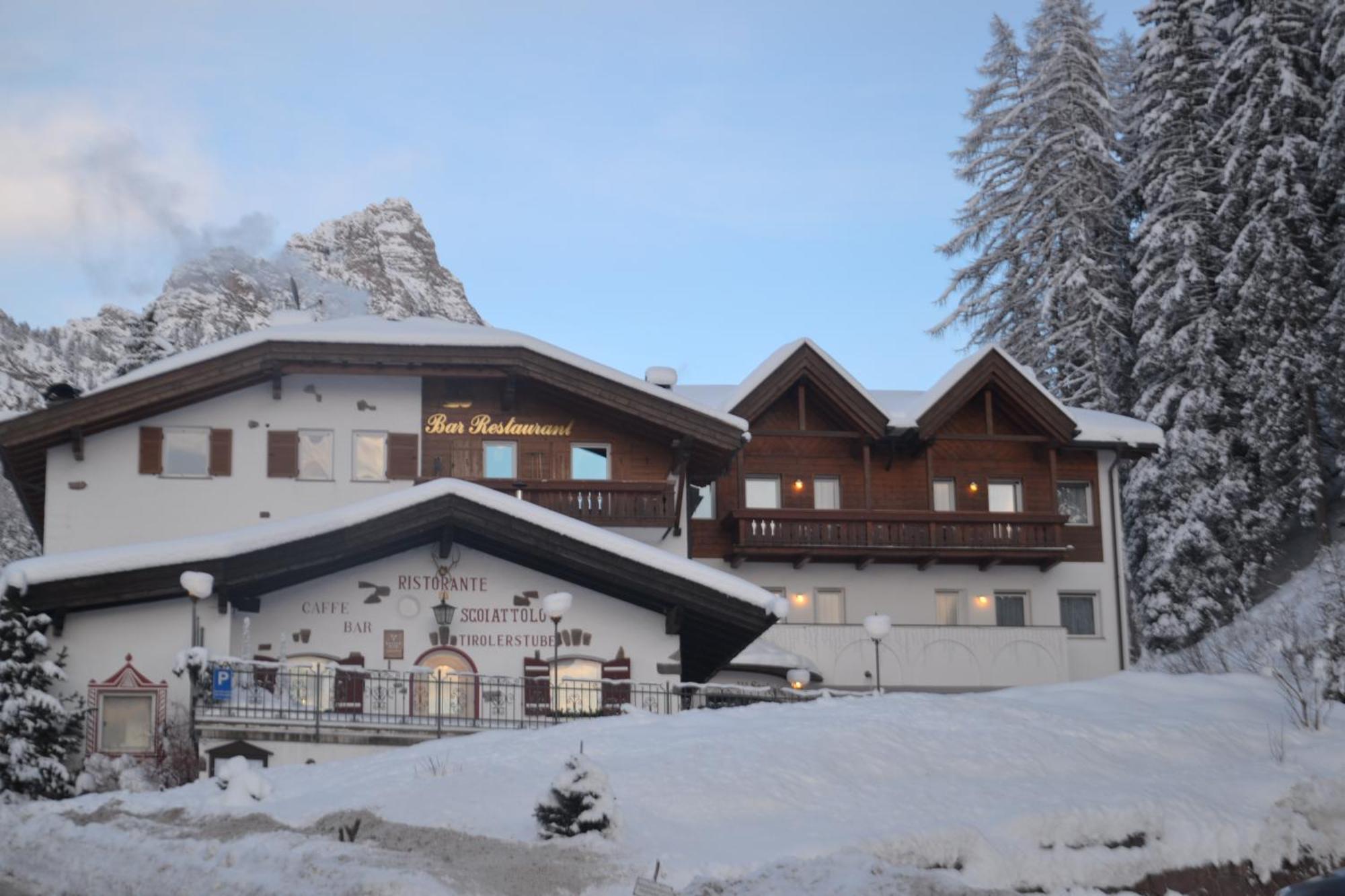 Hotel Scoiattolo Selva di Val Gardena Esterno foto