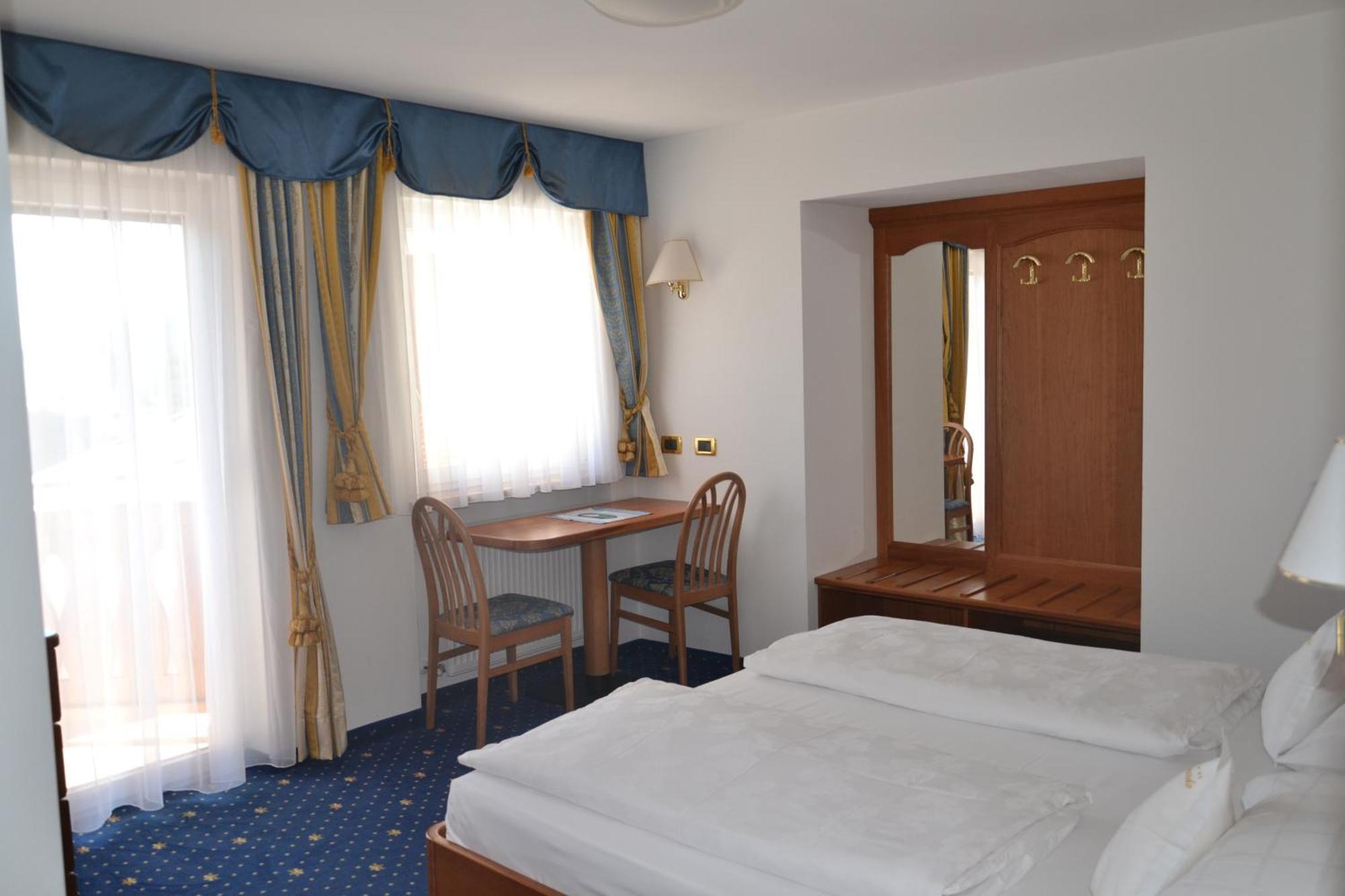 Hotel Scoiattolo Selva di Val Gardena Esterno foto