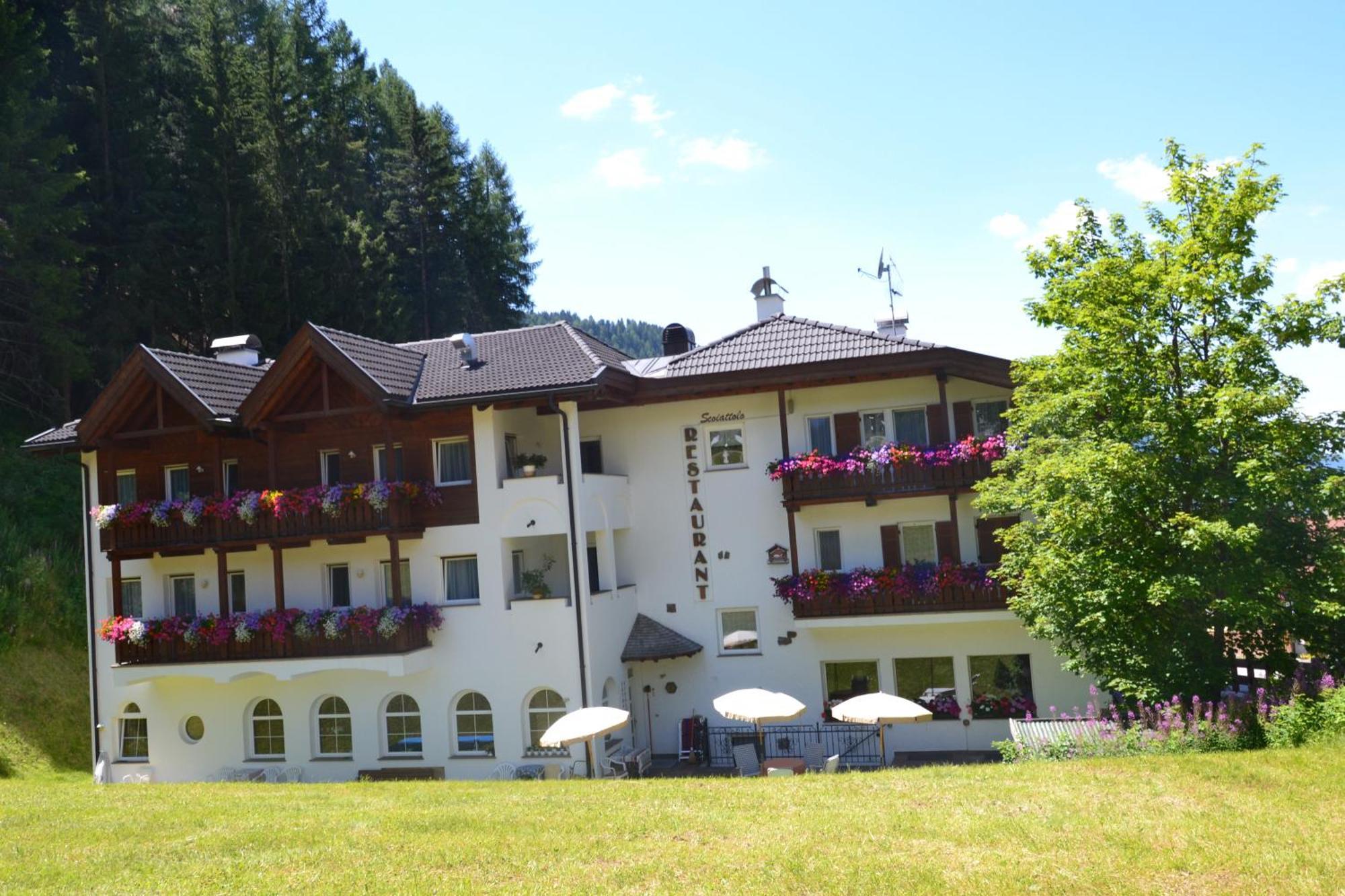 Hotel Scoiattolo Selva di Val Gardena Esterno foto