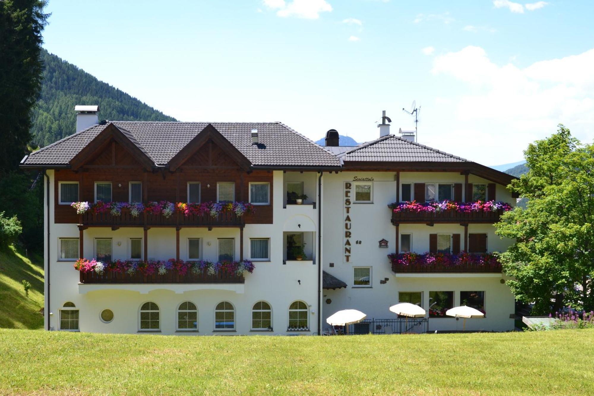 Hotel Scoiattolo Selva di Val Gardena Esterno foto