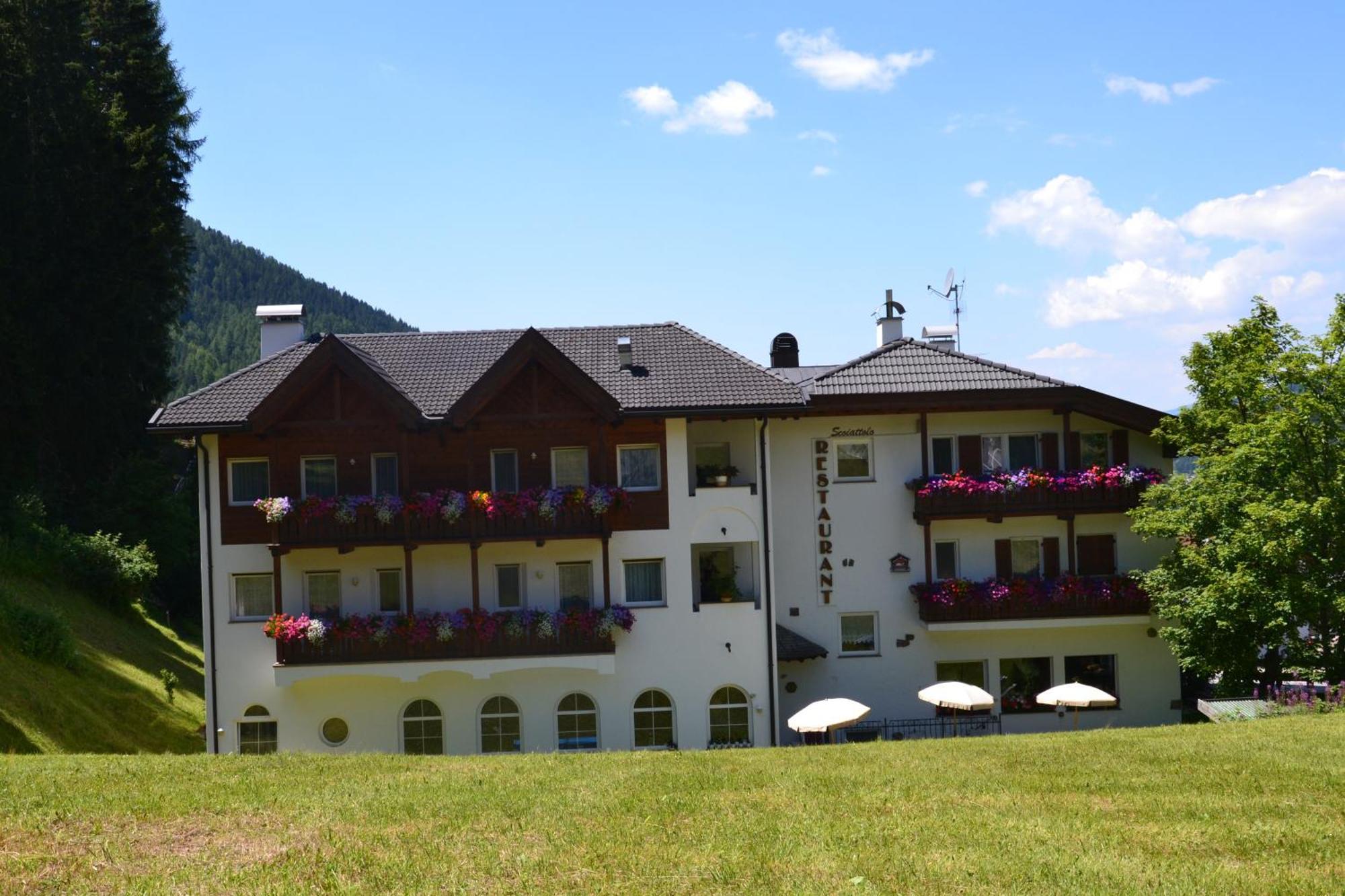 Hotel Scoiattolo Selva di Val Gardena Esterno foto