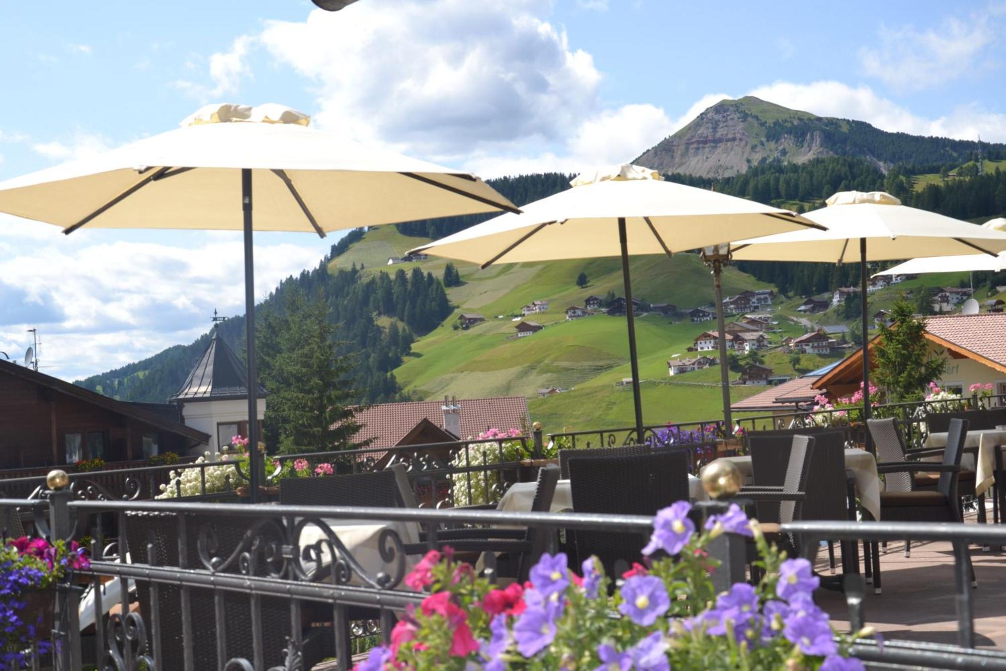 Hotel Scoiattolo Selva di Val Gardena Esterno foto