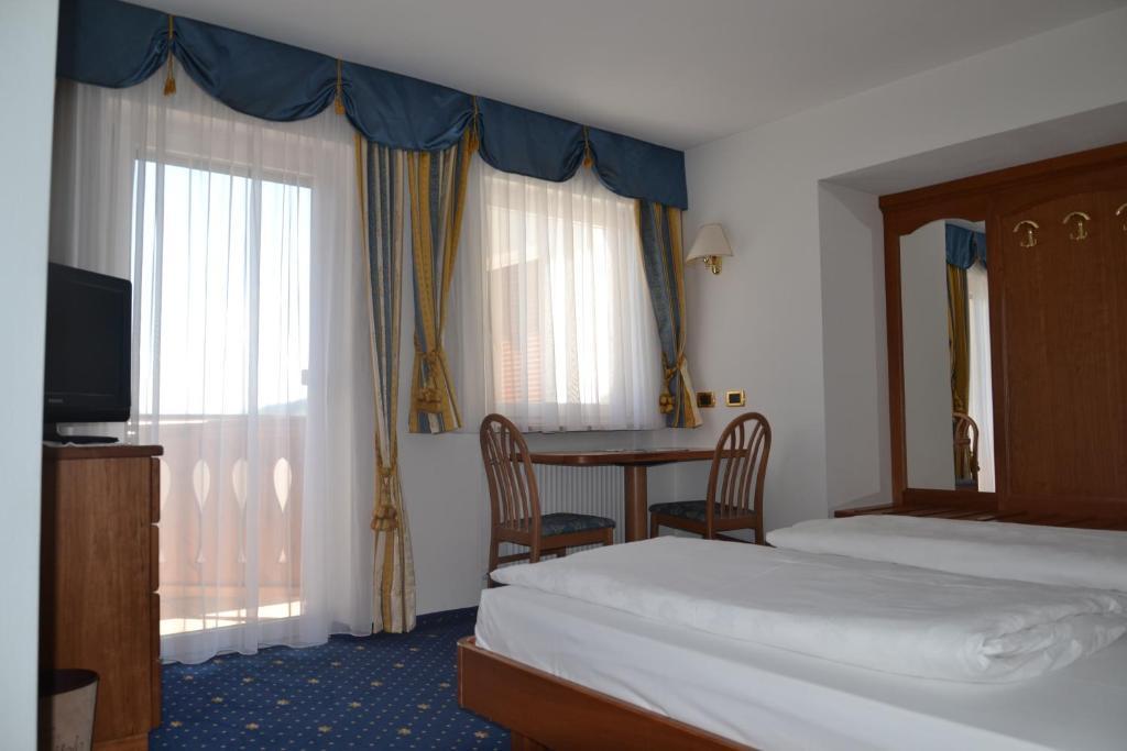 Hotel Scoiattolo Selva di Val Gardena Camera foto